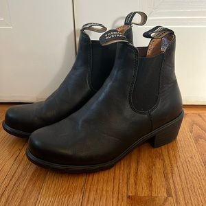 Women’s black leather Blundstone boots